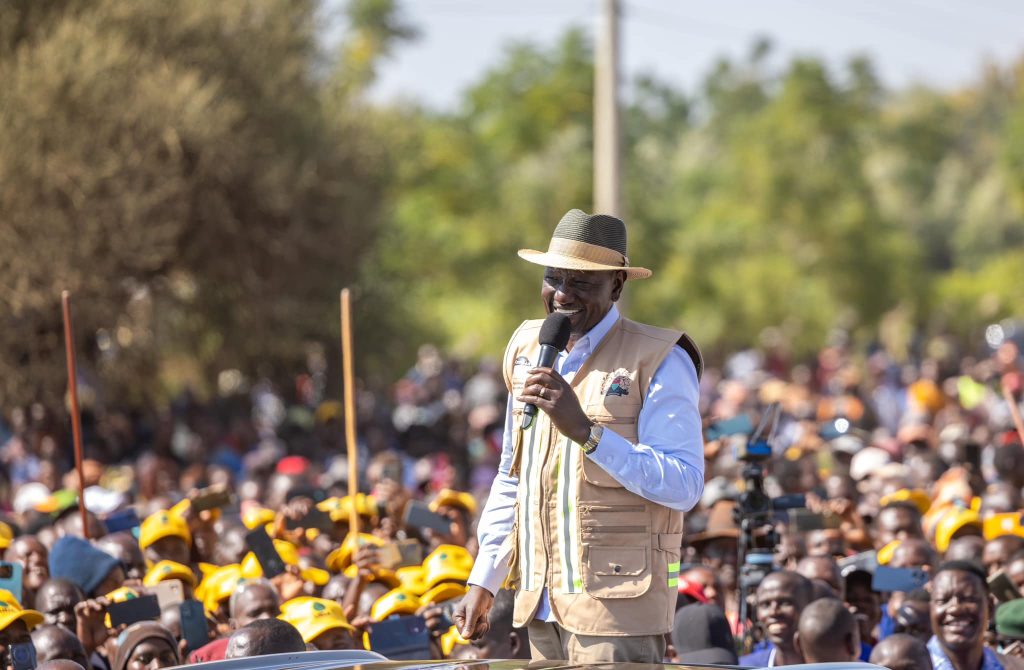 Ruto addressing residents of Taveta after launching the 65-kilometre Illasit — Rombo — Njukini —Taveta Road linking Kajiado and Taita Taveta Counties.